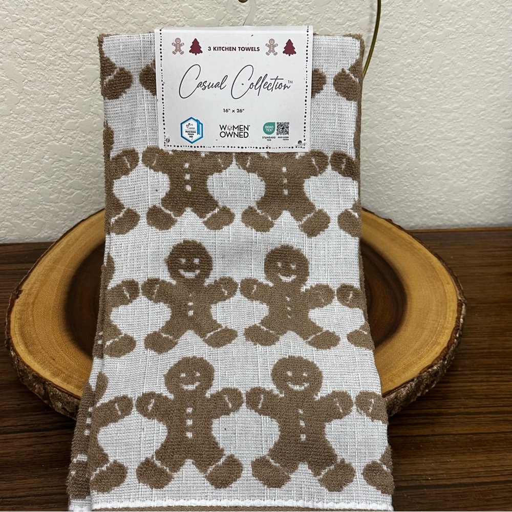 NWT- Casual Collection Terrycloth Gingerbread Pattern Kitchen Towel Set of 3